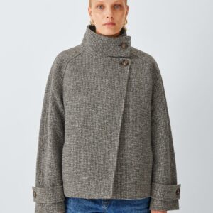 Короткое пальто с асимметричной застёжкой